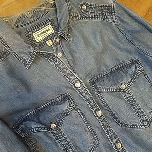 💓EXPRESS Denim Boyfriend shirt